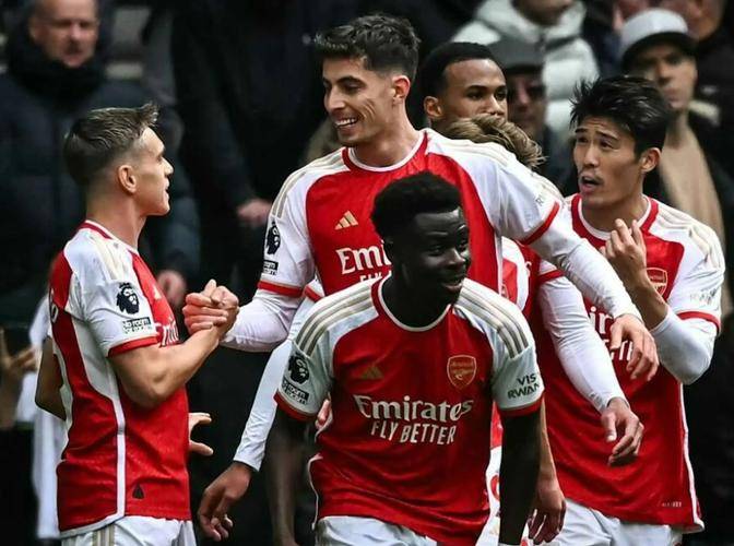 赛前突围战来临，阿森纳围绕荷甲回应争议，气氛紧张，控场能力受关注(阿森纳为啥叫兵工厂)